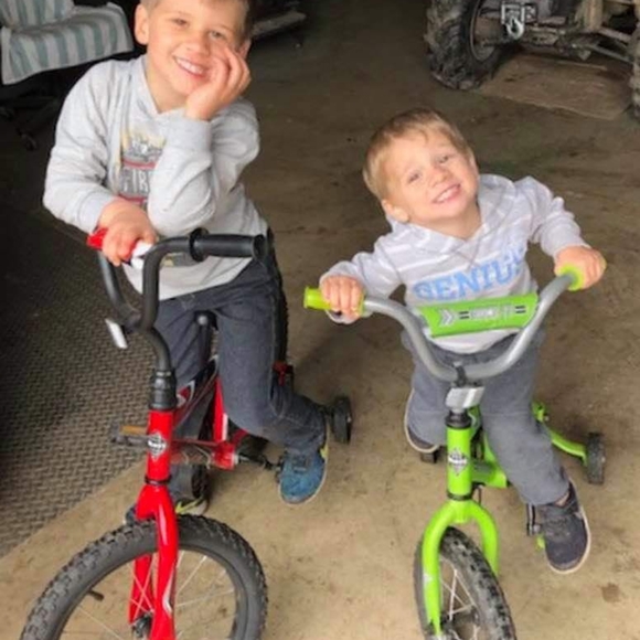 New and gently used clothing and shoes as well as purses, jewelry & other stuff! - Picture 4 of 8